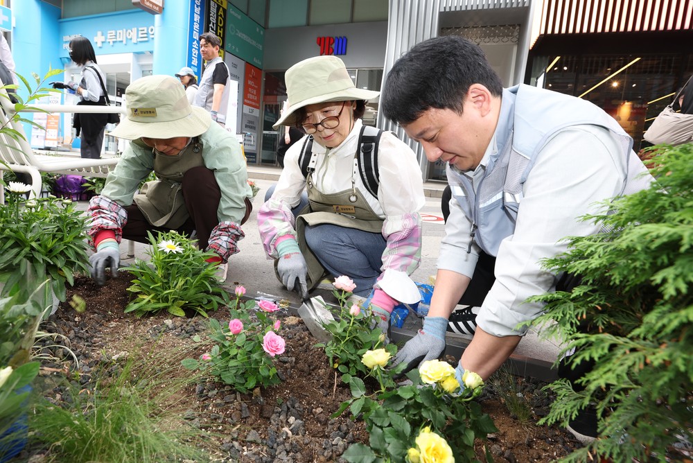 강남구, 강남역~신논현역 ‘걷고싶은 거리’ 시민·기업이 직접 가꾼다