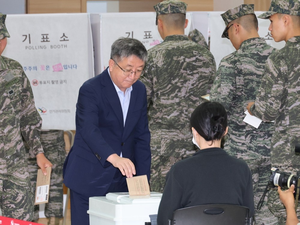 장상길 포항시장 권한대행, 제9회 지방선거 사전투표 첫날 투표 완료