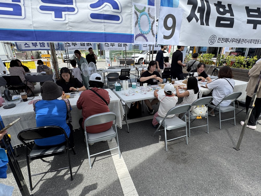 진천군, 도시재생 거점 공간 활성화 ‘진천 홰나무 마켓’ 성황리 개최