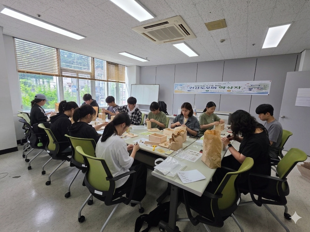 고성군 청소년나누go봉사단, 취약계층 어르신 위한 건강도우미 약상자 제작