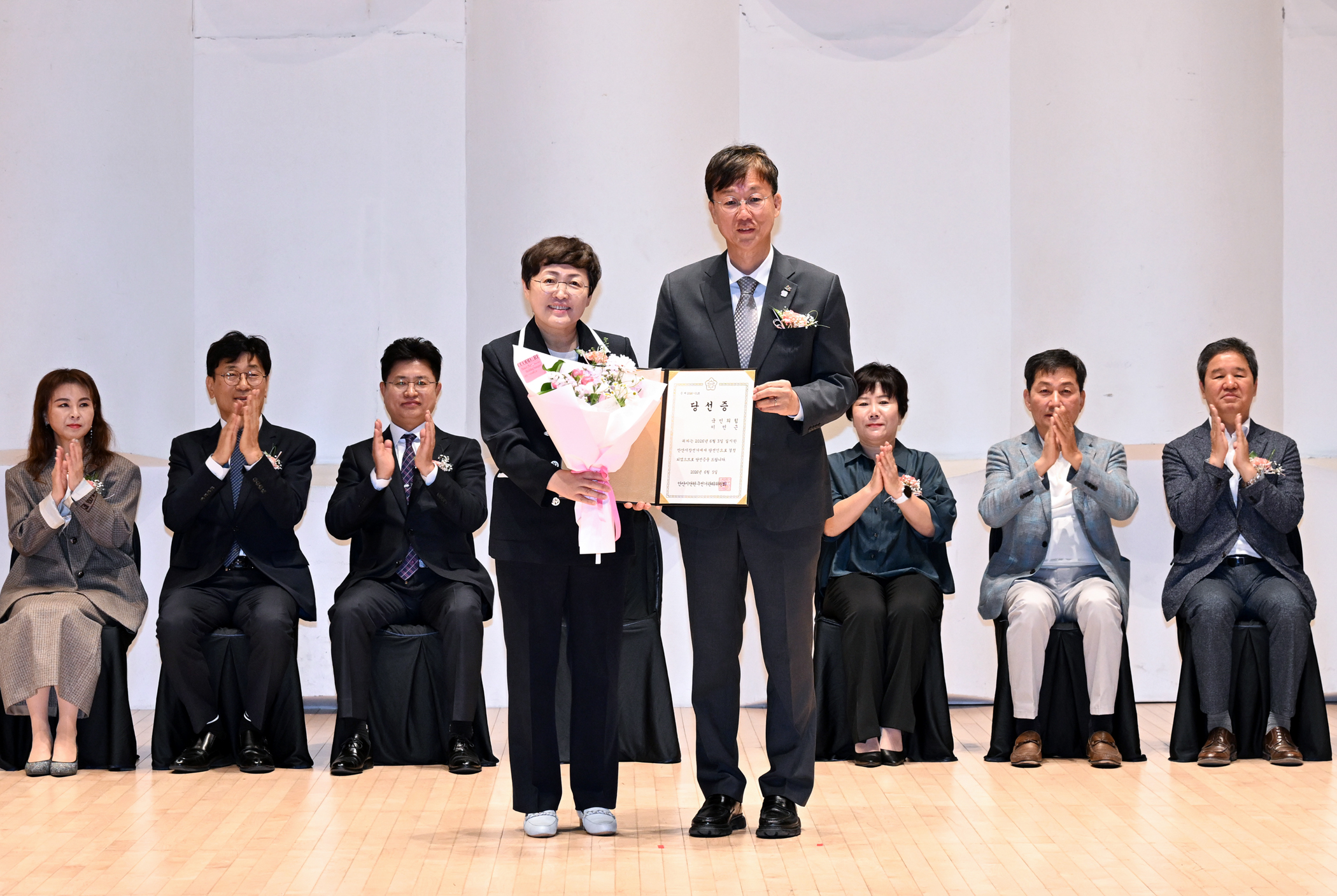 안산시 최초 연임 이민근 시장 당선인, 당선증 교부받아