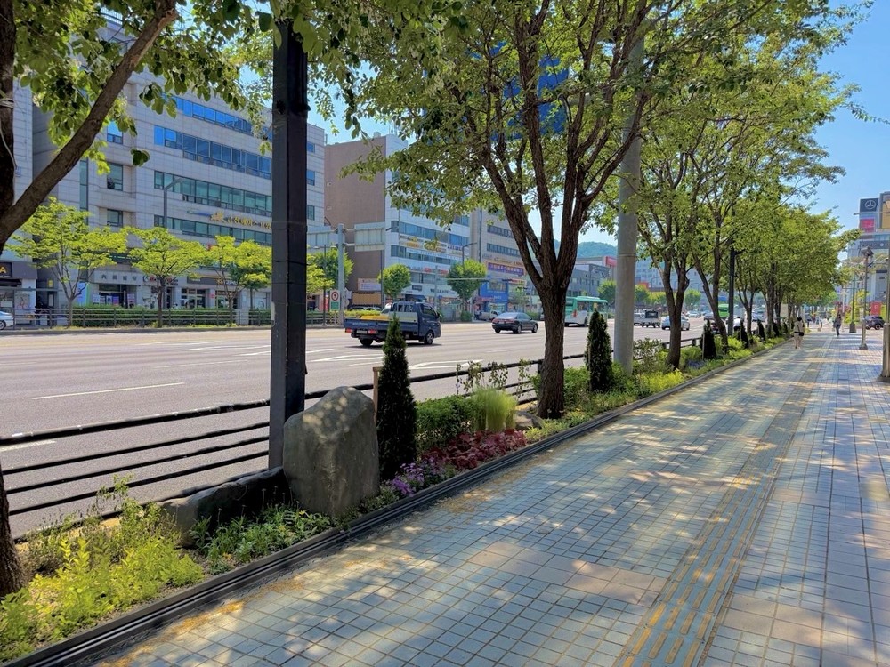 금천구, 시흥대로에 ‘사계절 정원형 띠녹지’ 완성