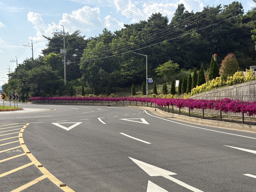 곡성군, IC 진입부 꽃화분 설치로 불법광고물 예방 및 도시경관 개선
