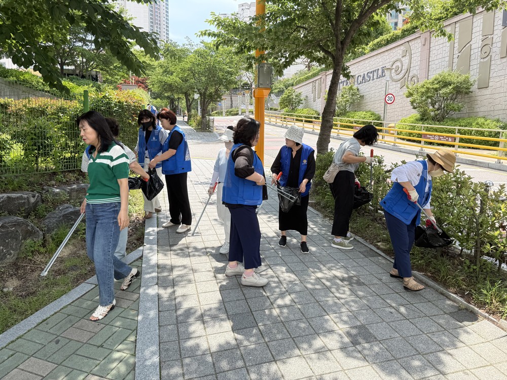 부산 북구 화명1동 바르게살기운동위원회, 여름철 관내 불결지 예찰 및 환경정비 실시
