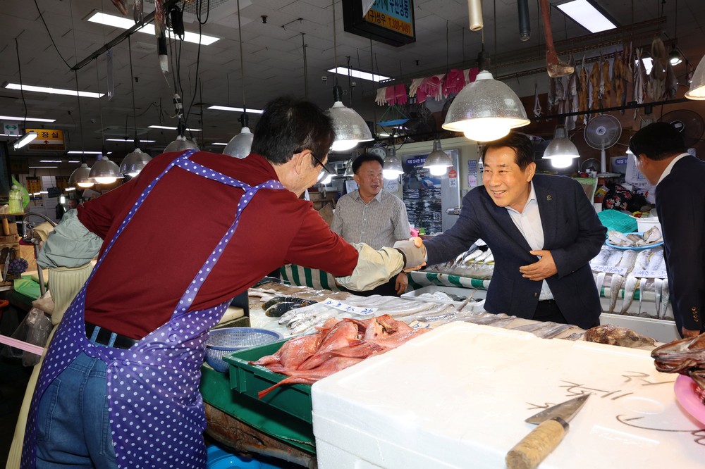 나동연 시장, 덕계종합상설시장에서 민생현장 소통