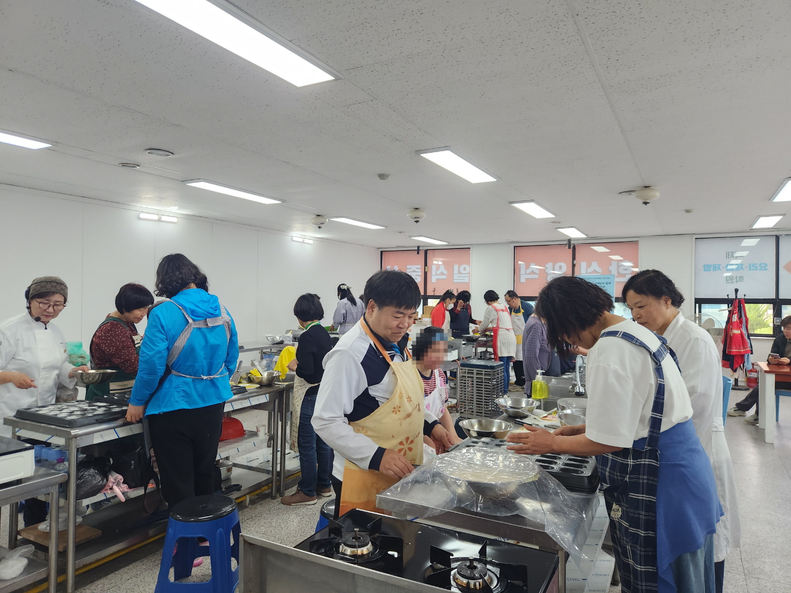 부여군장애인종합복지관, 양성평등기금지원사업 ‘함께 굽는 행복’ 프로그램 진행