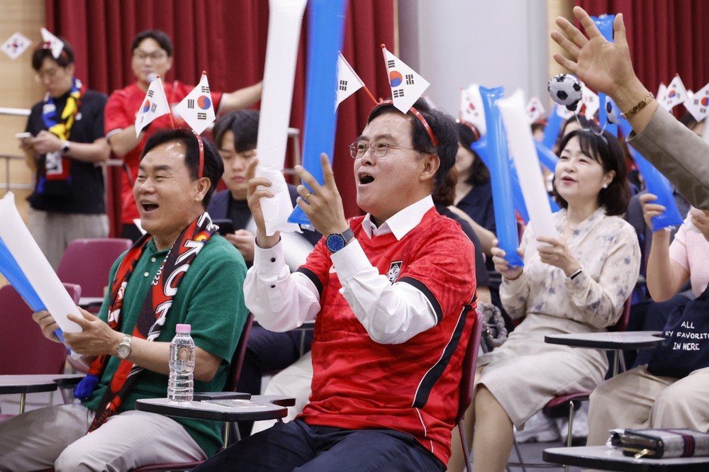 진교훈 강서구청장, 주민들과 함께 대한민국 축구 대표팀 응원전 펼쳐