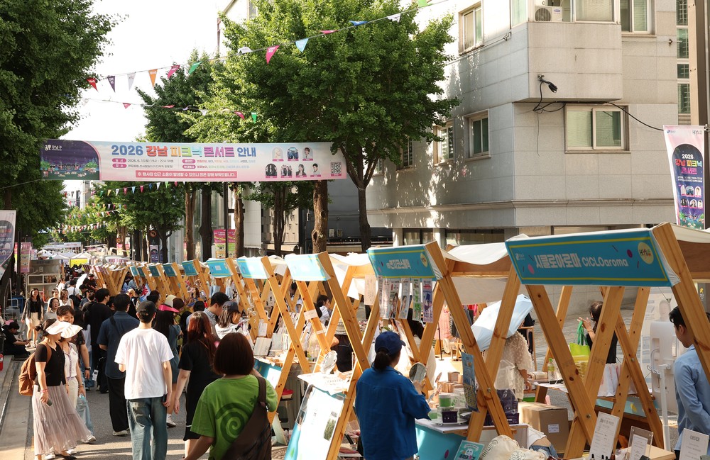 한강은 음악으로, 가로수길은 축제로…강남의 여름밤