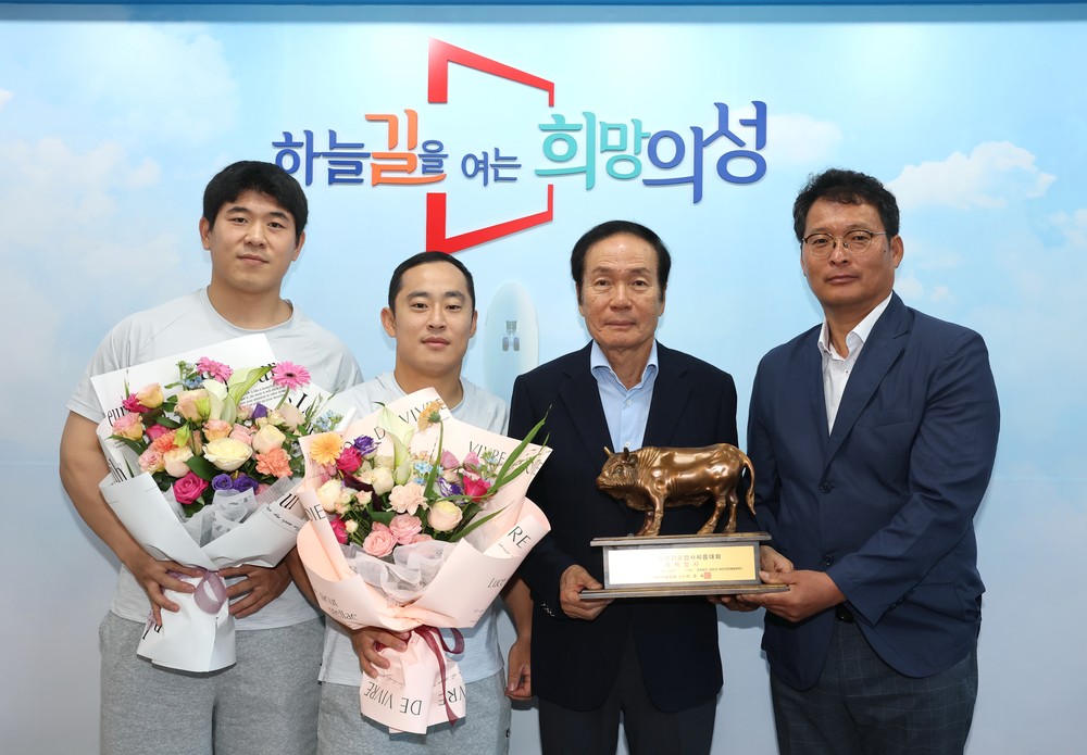 의성군청마늘씨름단 윤필재, 태백장사 꽃가마 다시 올랐다!