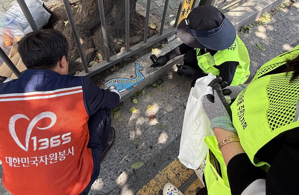 작전서운동 주민자치회, 여름철 집중호우 대비 빗물받이 점검 활동 참여