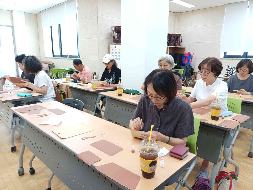 마장면, 5060중장년 「가죽공예 3급 자격과정」 운영