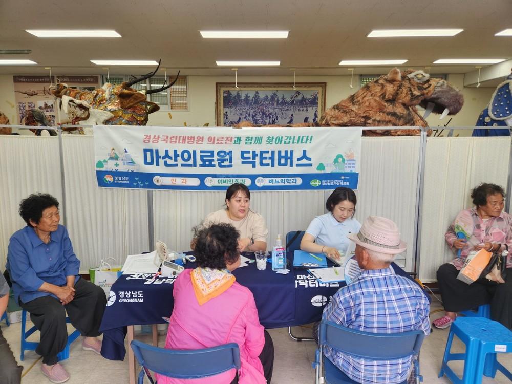 밀양시, 달리는 복지관 ‘찾아가는 통합돌봄버스’ 행사 개최