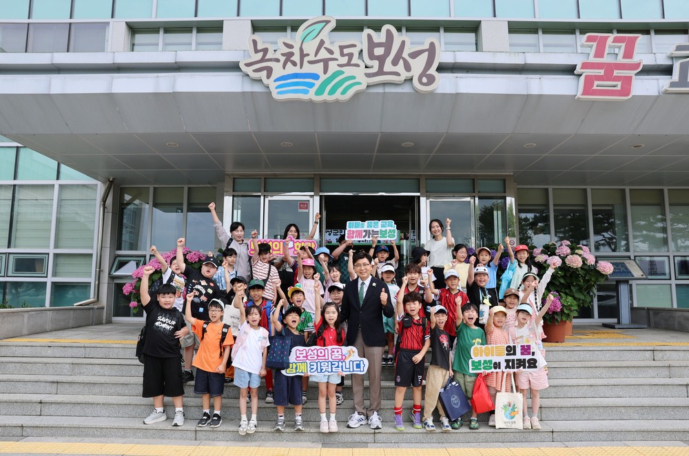 보성군청 찾은 초등학생들, 군수와 소통하며 꿈 키워