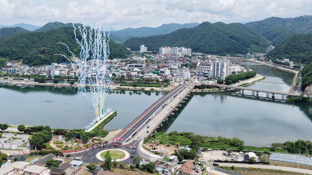 화천군의 관문 新화천대교 준공, 왕복 2차선에서 4차선으로 확대
