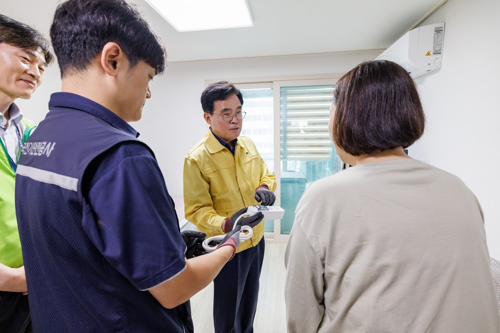 진교훈 강서구청장, 취약계층 가정 찾아 전기 안전점검