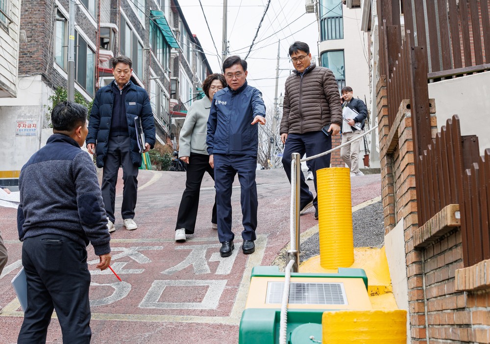 강서구, 교남학교 인근 계단 신설·열선 공사 완료…급경사 보행 불편 해소