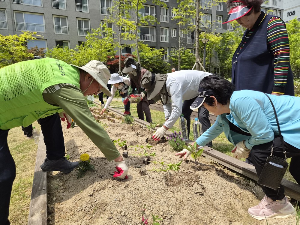 계룡시, 어르신 대상 ‘은빛공감 텃밭 이야기’ 성료