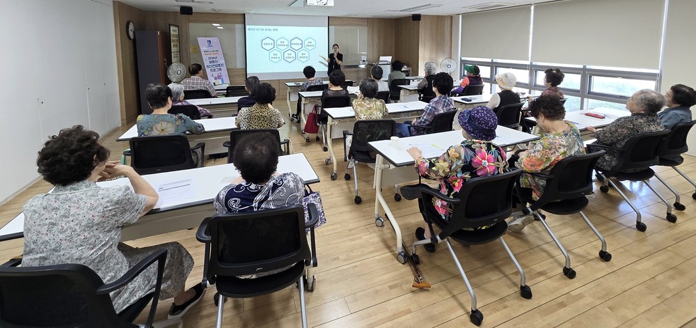 수원시 영통구 원천동, 어르신 정신건강증진 프로그램 성황리 종료