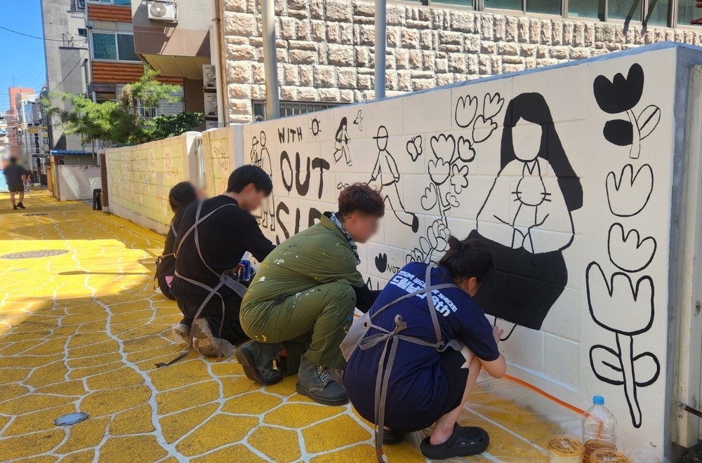 미추홀구, 주민·학교밖청소년과 함께 별빛골목 벽화 정비