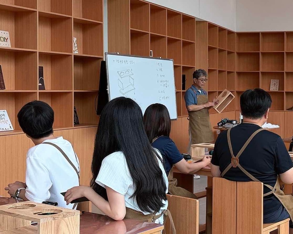‘나만의 목제품 만든다’ 약사천 목공체험장 시범운영