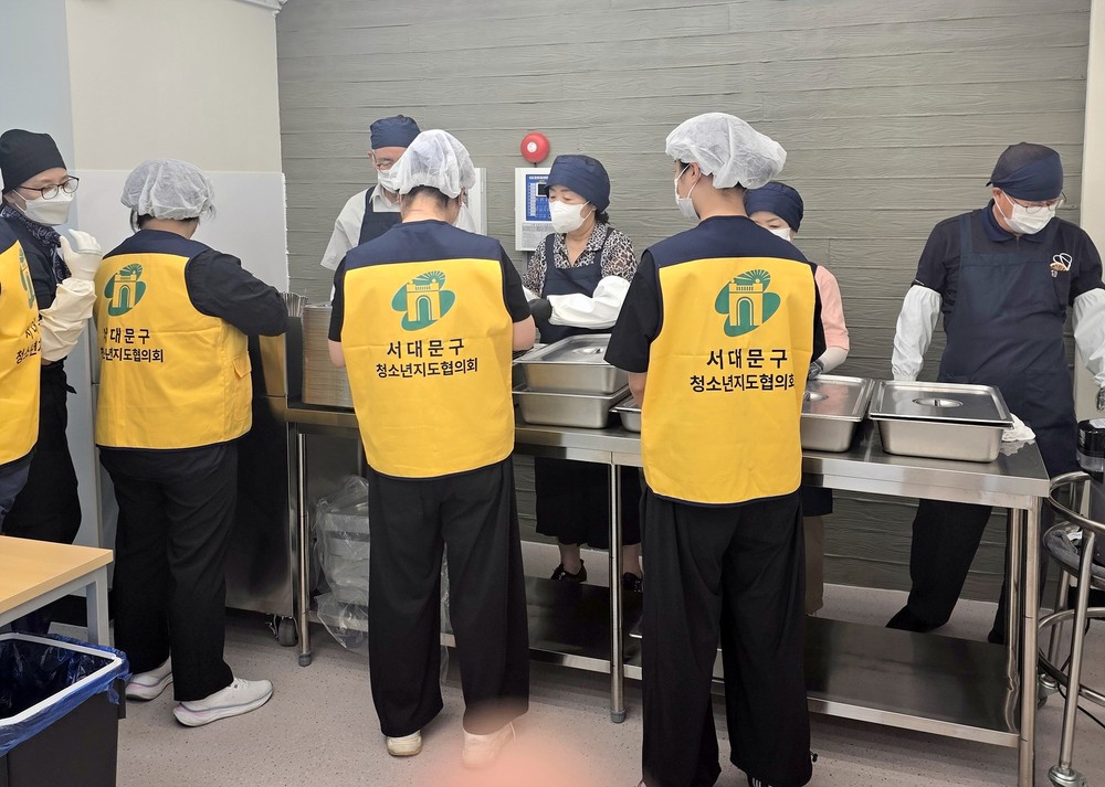 서대문구 북가좌2동 청소년지도협, 어르신 급식 봉사 펼쳐