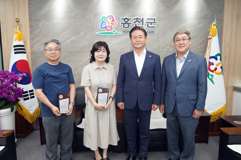 홍천군, 아동복지·돌봄서비스 발전 유공 시설장 공로패 수여