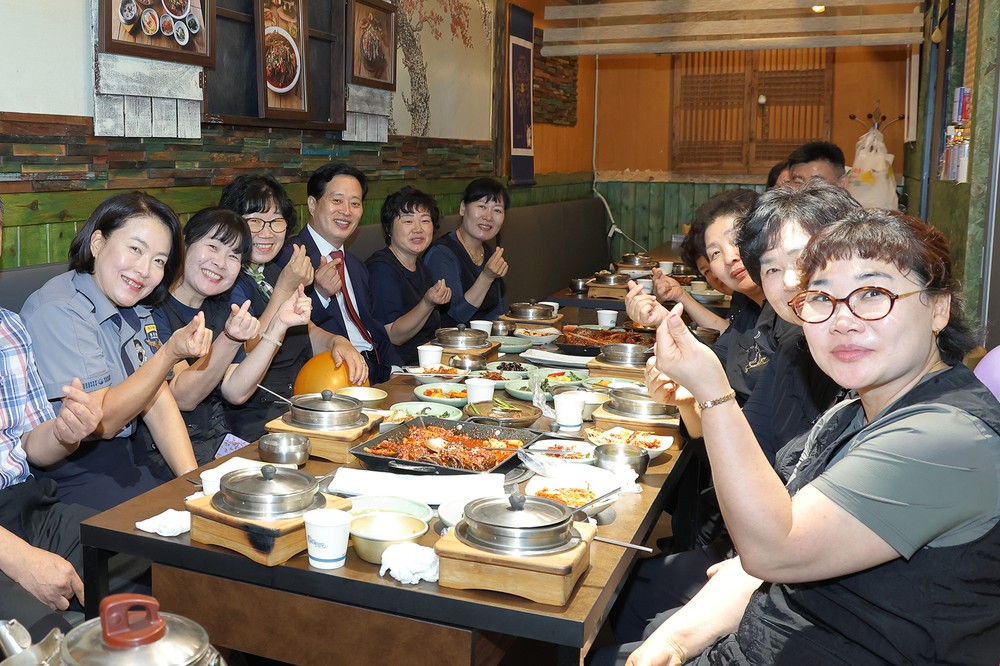 대구 북구청장, 청원경찰·청사 청소원과 취임 첫 오찬