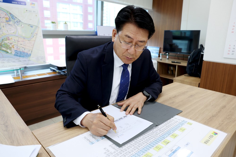 유보화 성동구청장, 취임 첫날 '재개발·재건축 신속관리추진단 신설 계획' 결재